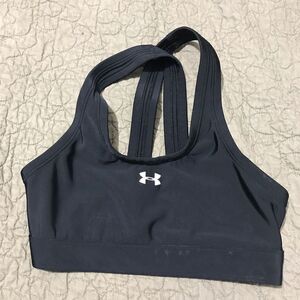 Under Armour girl sports bra￼ size XS…S105